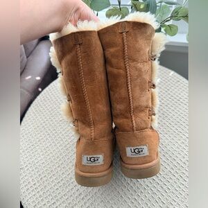 UGG Australia K Bailey Button Triplet 1962 K Chestnut Girl Size 3